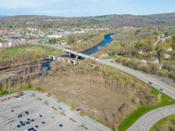 180 Lowes Blvd, Herkimer, NY 13350