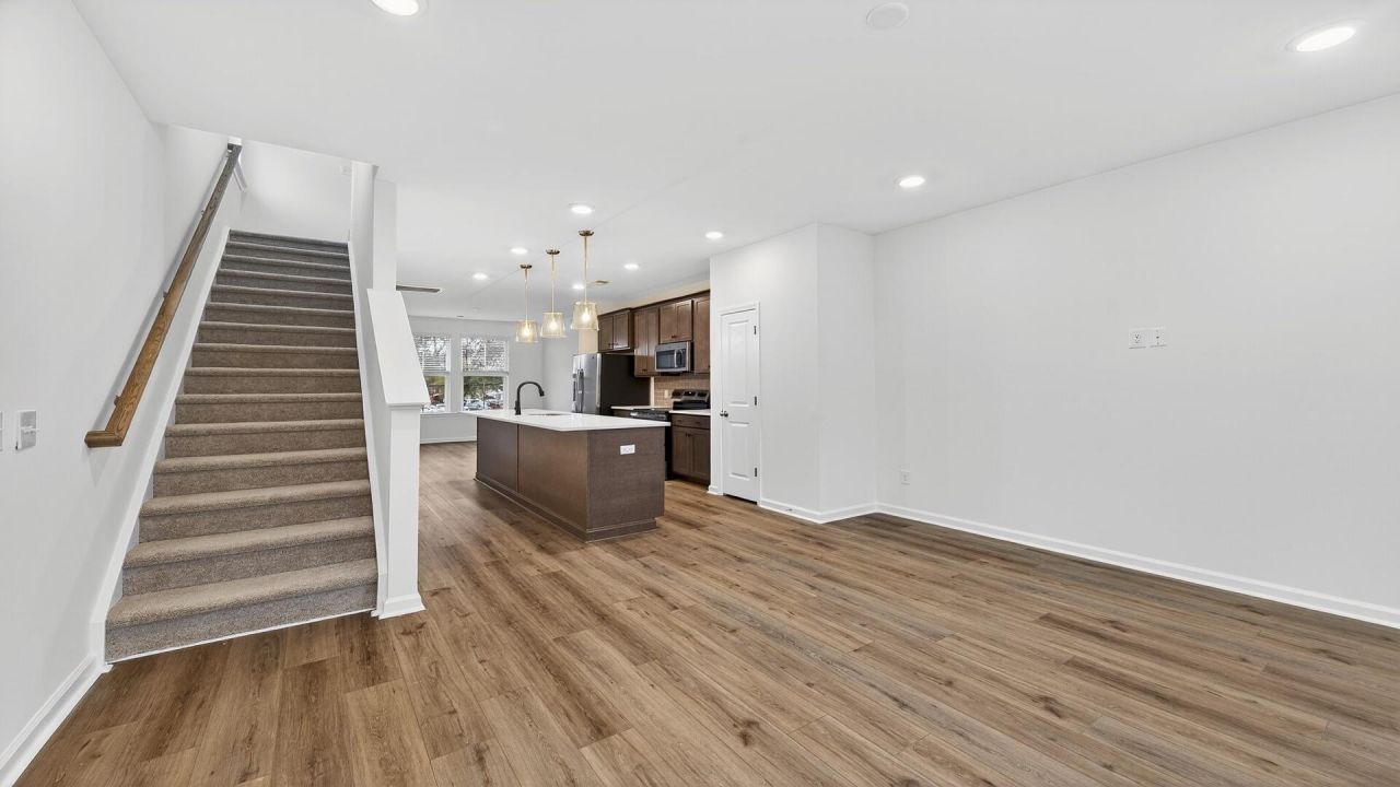 4633 Forest Hills Drive Photo 9