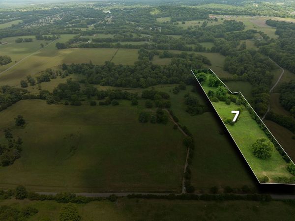 7 Double Branch RD, Columbia, TN 38401