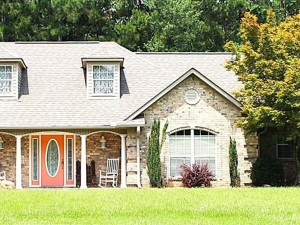 138 Weatherby Drive, Hooks, TX 75561