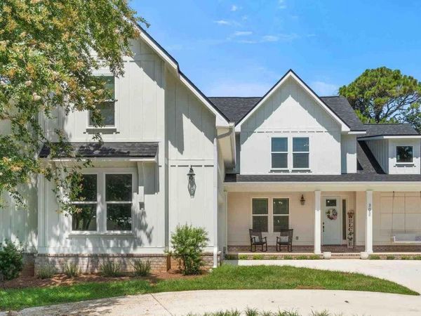 302 Camelia St, Gulf Breeze, FL 32561