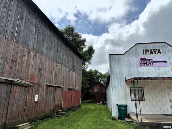 391 E MAIN Street, Ipava, IL 61441