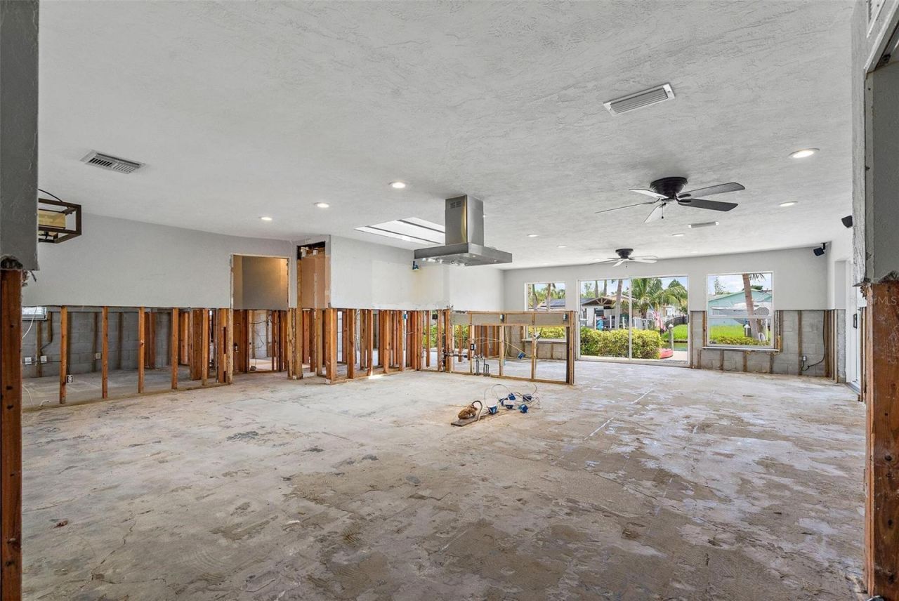 1357 52nd Avenue Ne, Saint Petersburg, FL 33703 Photo