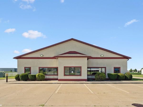 3615 Flint Ridge Drive, Burlington, IA 52601