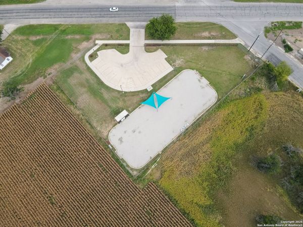 7502 new laredo, San Antonio, TX 78211