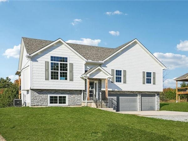 320 NE 51st Road, Warrensburg, MO 64093