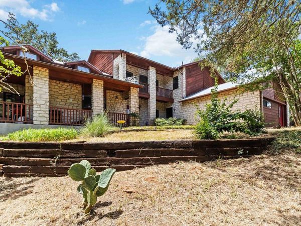 214 Laura LN, Bastrop, TX 78602