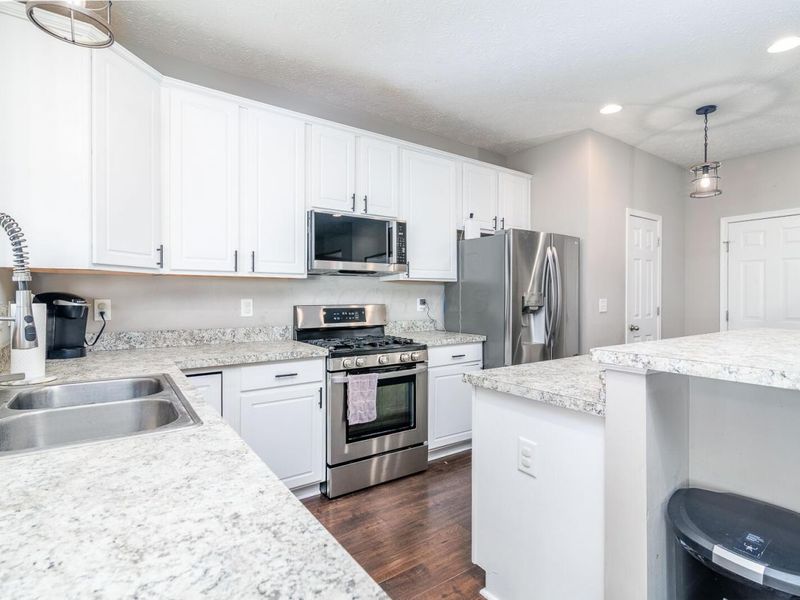 5 Burroughs Drive, Ashville, OH 43103 Photo 3