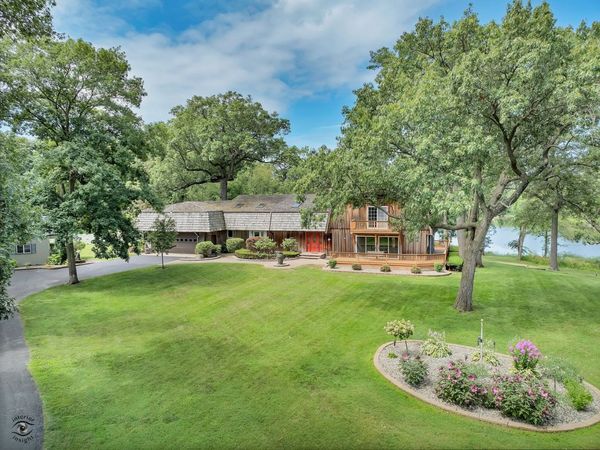 864 Ash Drive, St. Anne, IL 60964