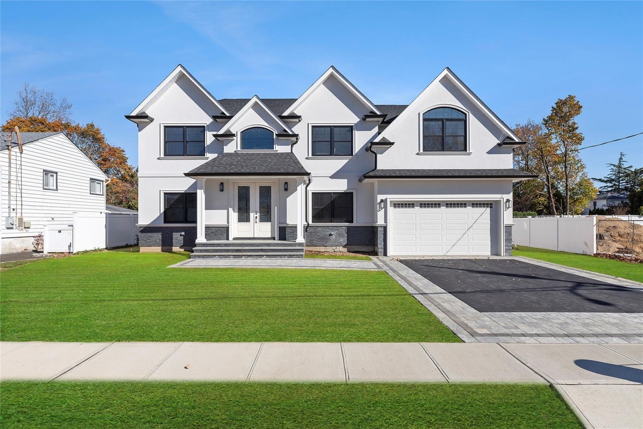 17 Madison Avenue, Jericho, NY 11753 Main Photo