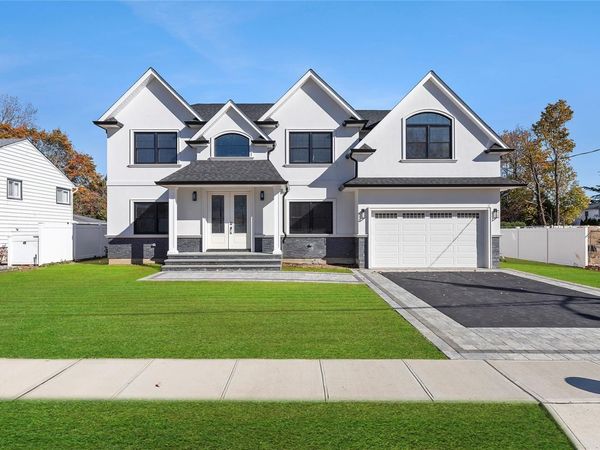 17 Madison Avenue, Jericho, NY 11753