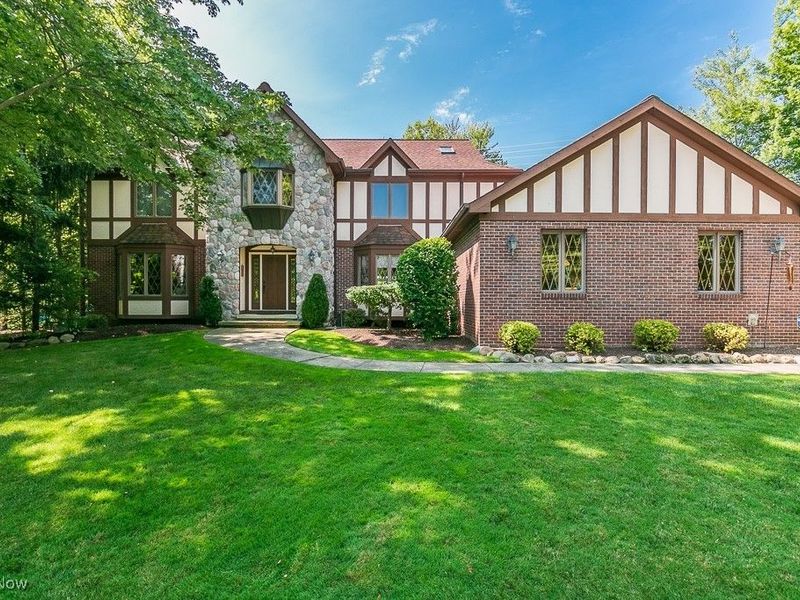 780 Village Circle, Gates Mills, OH 44040 Photo 2