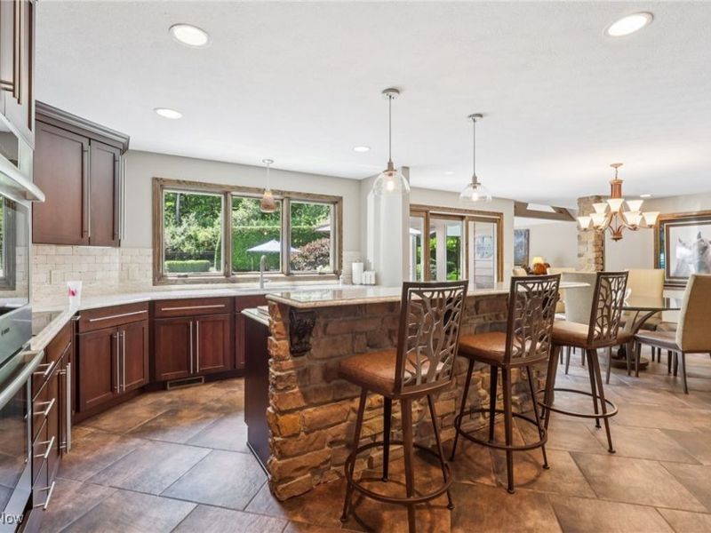 780 Village Circle, Gates Mills, OH 44040 Photo 6