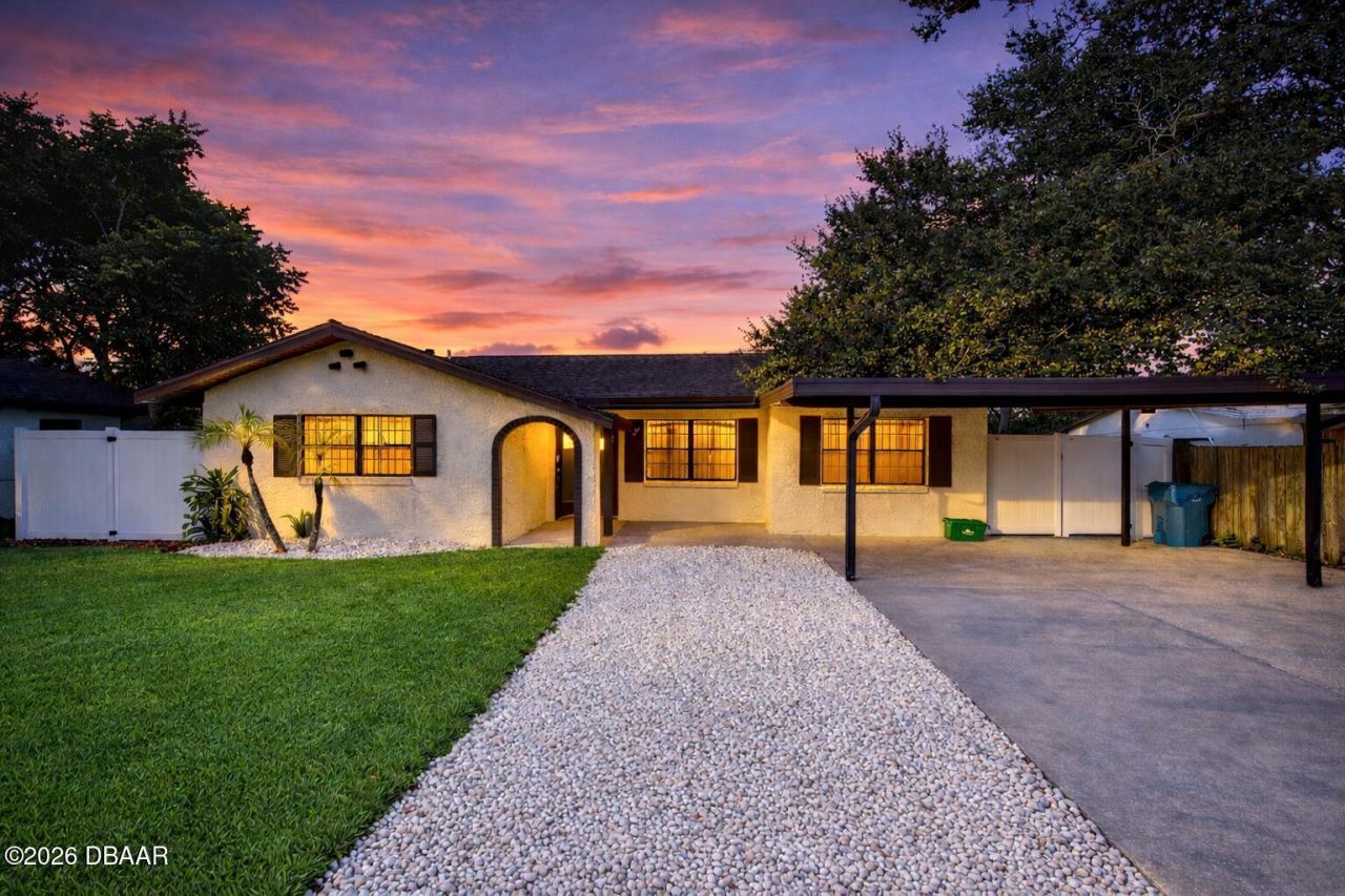 929 Derbyshire Road, Daytona Beach, FL 32117 Main Photo