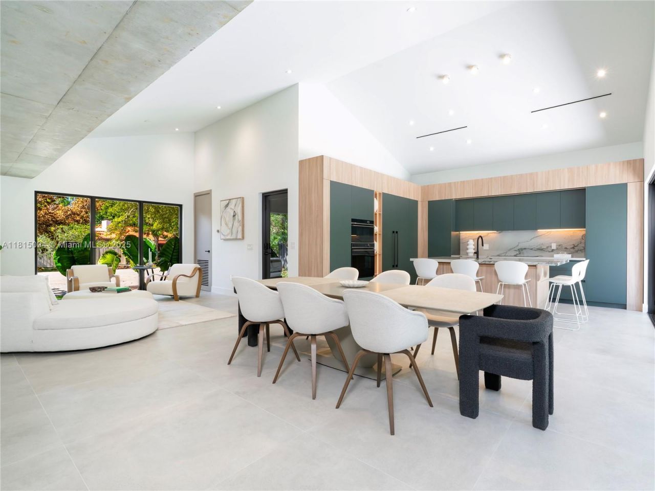 2777 Calusa St, Miami, FL 33133 Photo