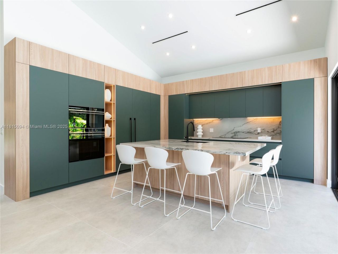 2777 Calusa St, Miami, FL 33133 Photo