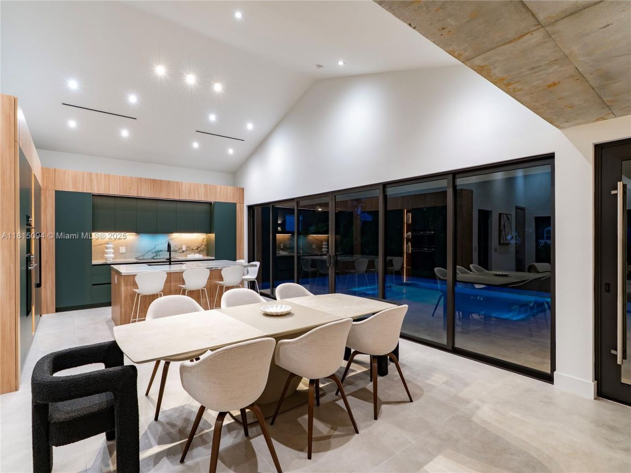 2777 Calusa St, Miami, FL 33133 Photo