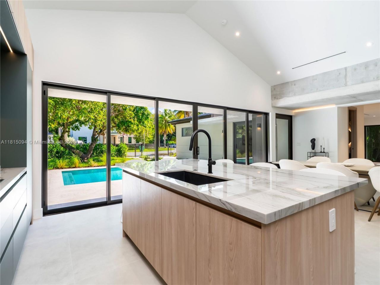 2777 Calusa St, Miami, FL 33133 Photo