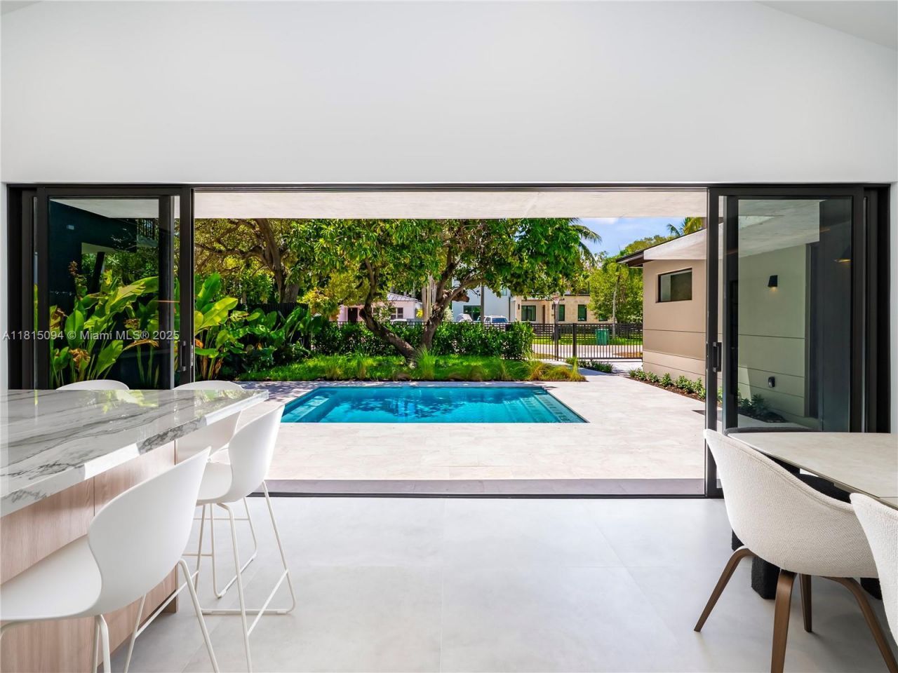 2777 Calusa St, Miami, FL 33133 Photo