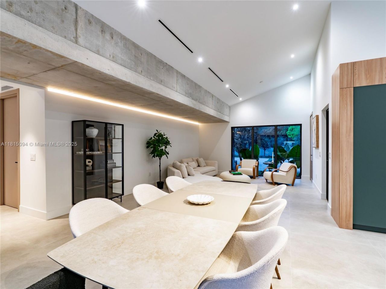 2777 Calusa St, Miami, FL 33133 Photo