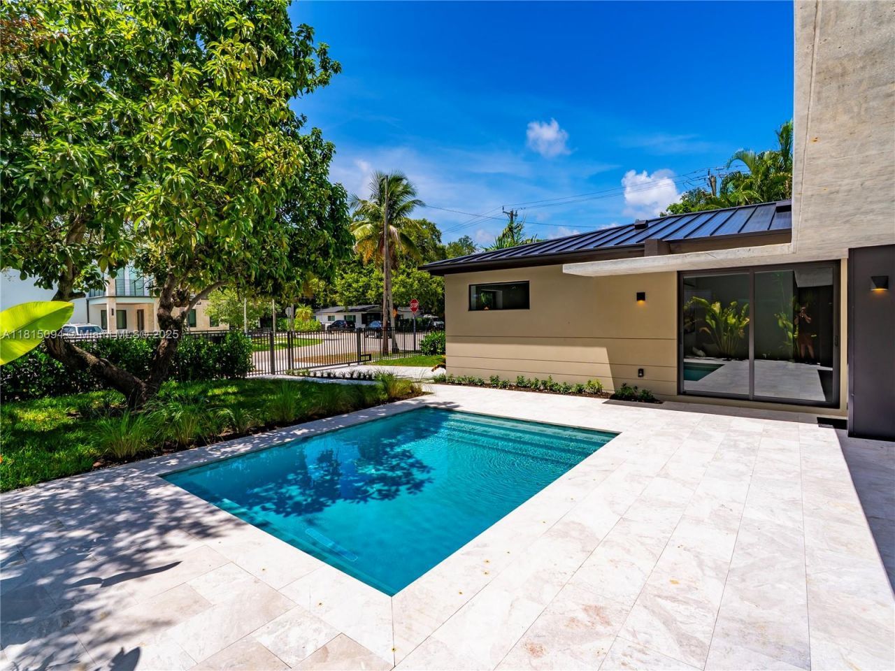 2777 Calusa St, Miami, FL 33133 Photo