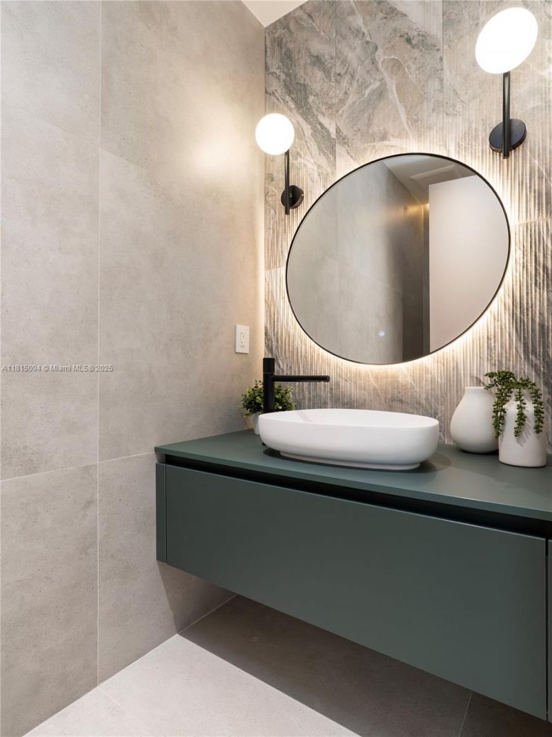 2777 Calusa St, Miami, FL 33133 Photo