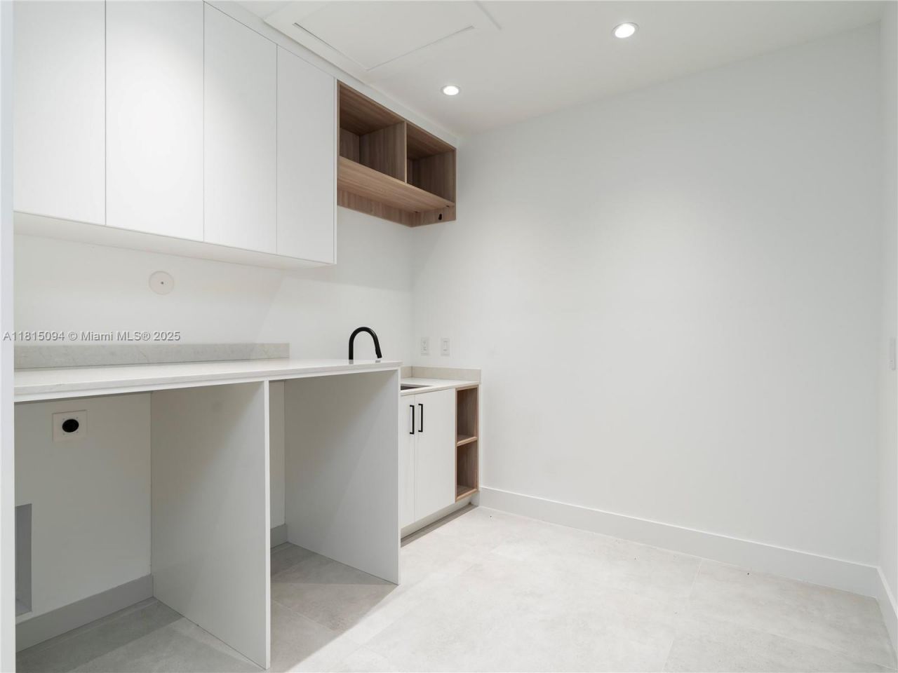 2777 Calusa St, Miami, FL 33133 Photo