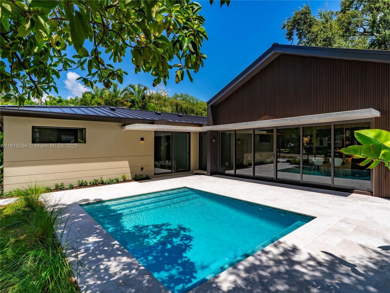 2777 Calusa St, Miami, FL 33133 Photo