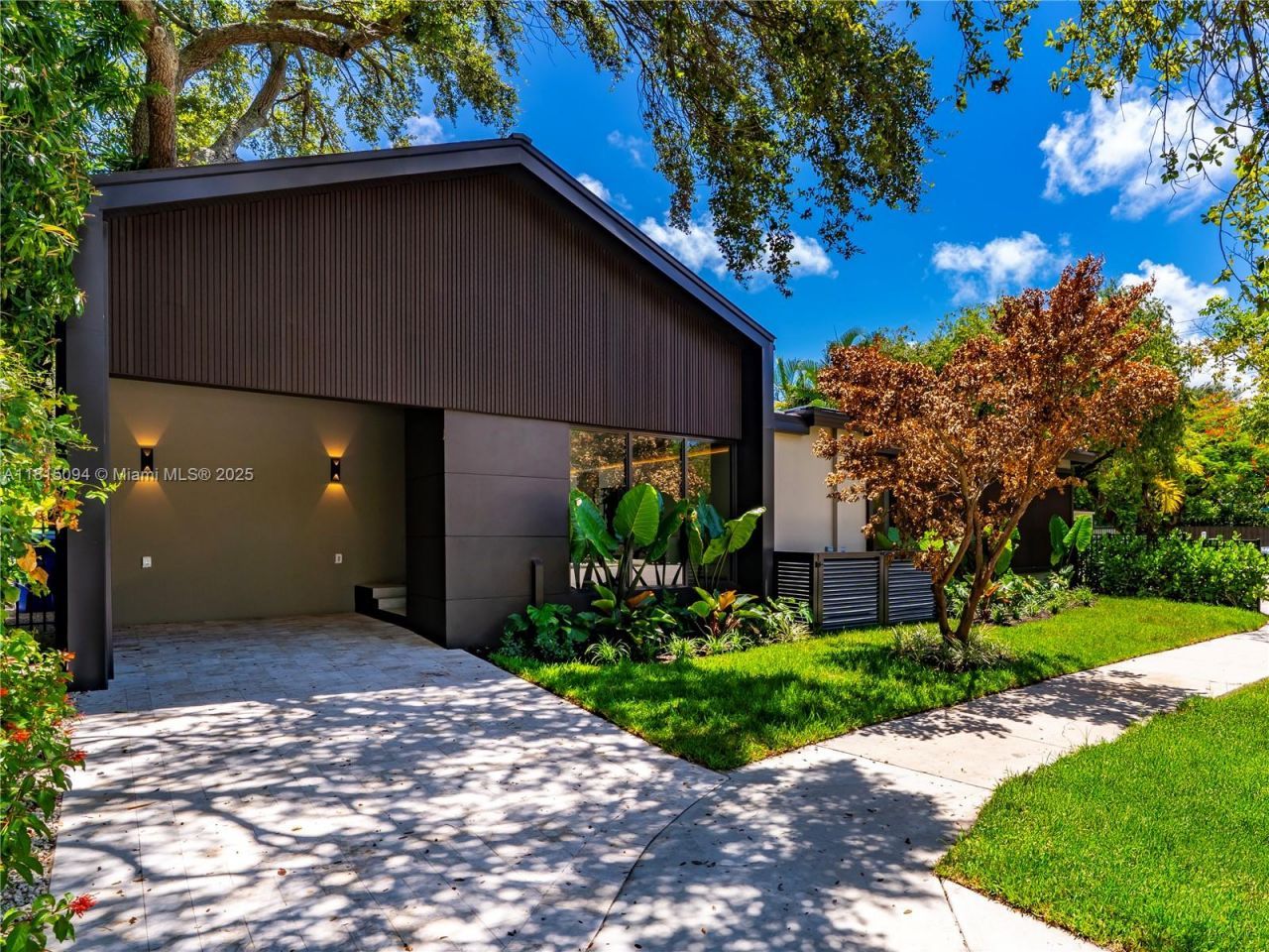 2777 Calusa St, Miami, FL 33133 Photo