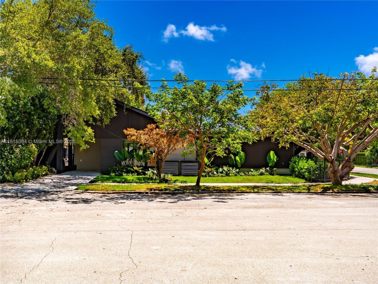 2777 Calusa St, Miami, FL 33133 Photo