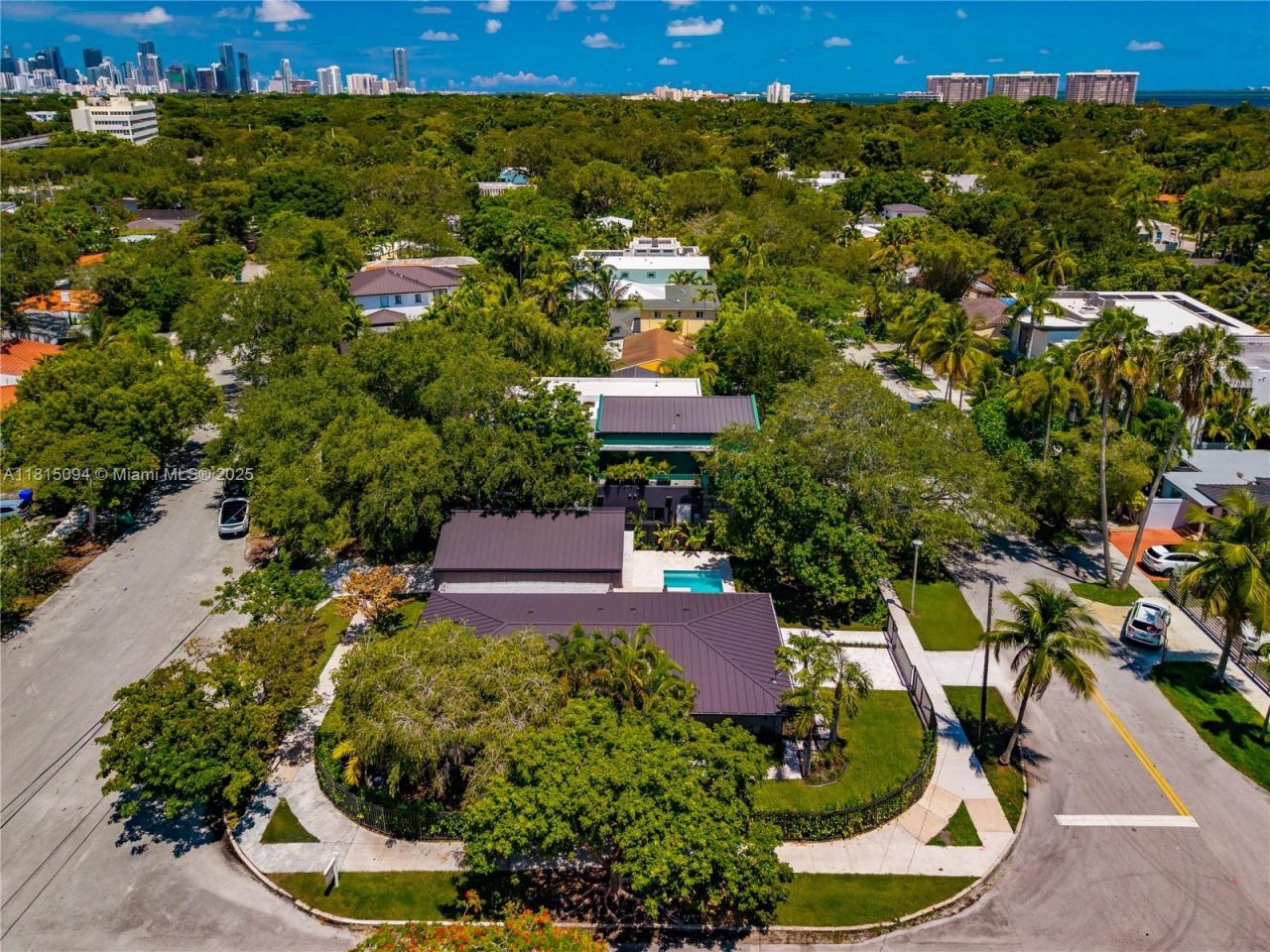 2777 Calusa St, Miami, FL 33133 Photo