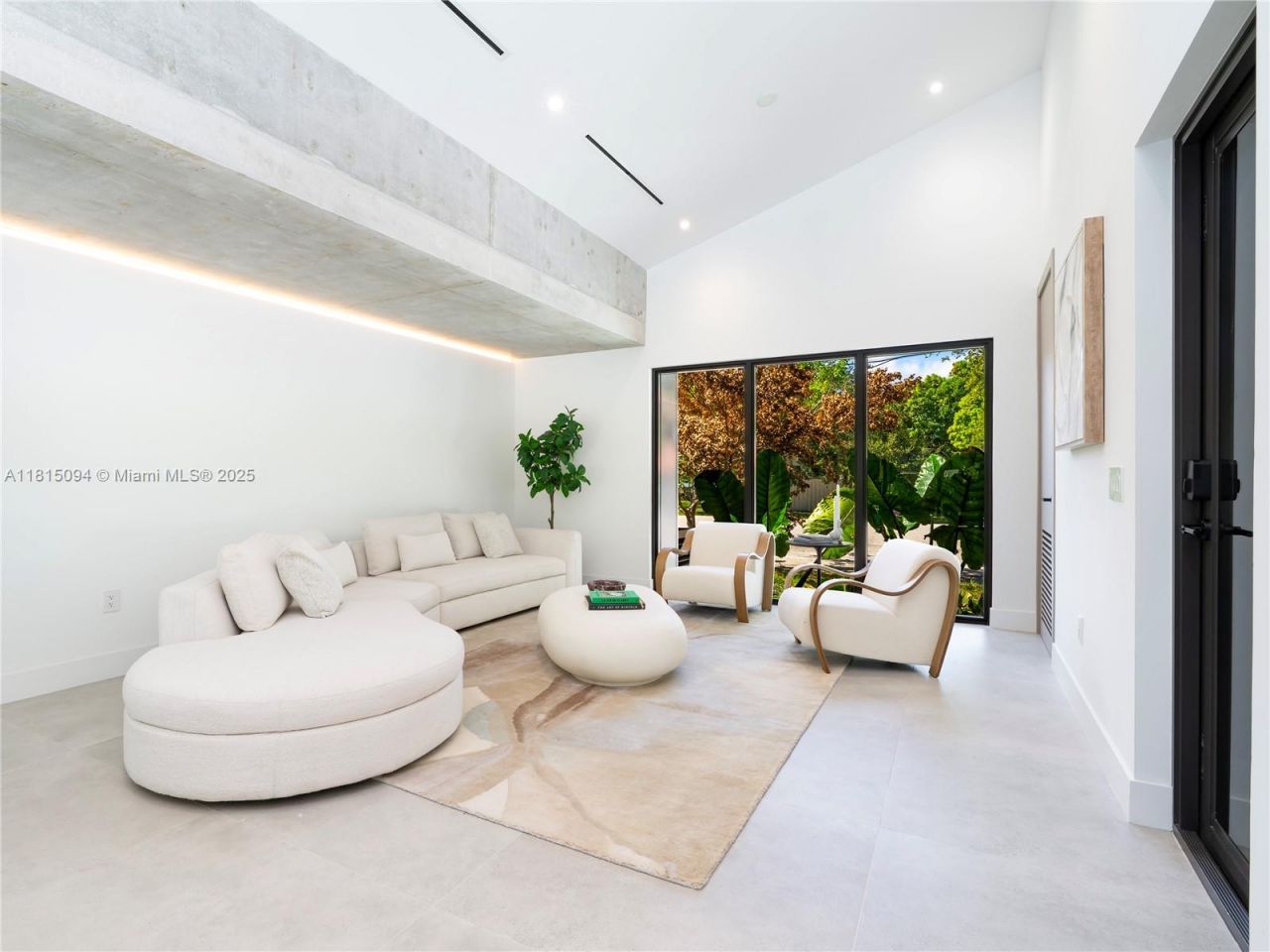 2777 Calusa St, Miami, FL 33133 Photo