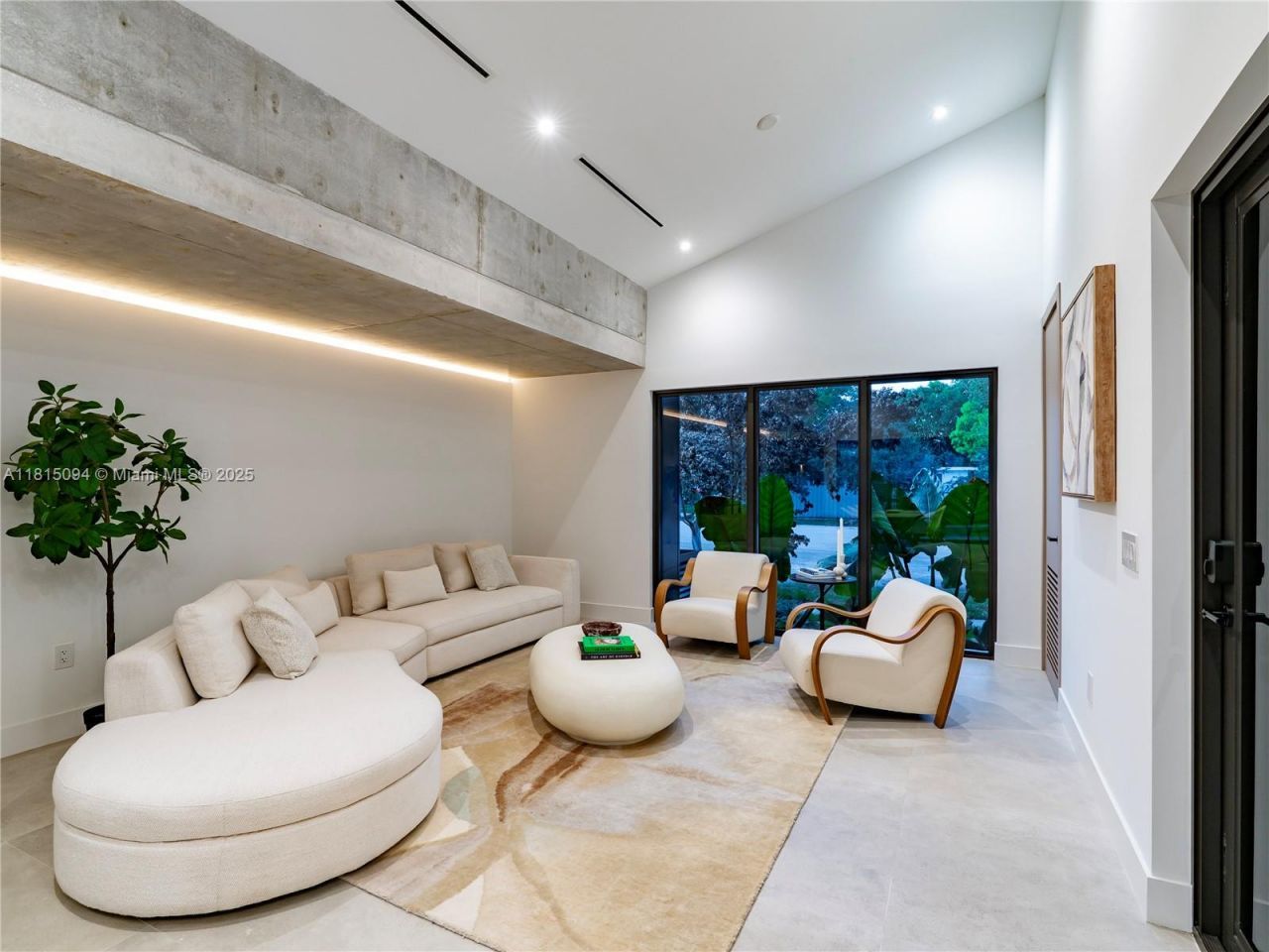 2777 Calusa St, Miami, FL 33133 Photo