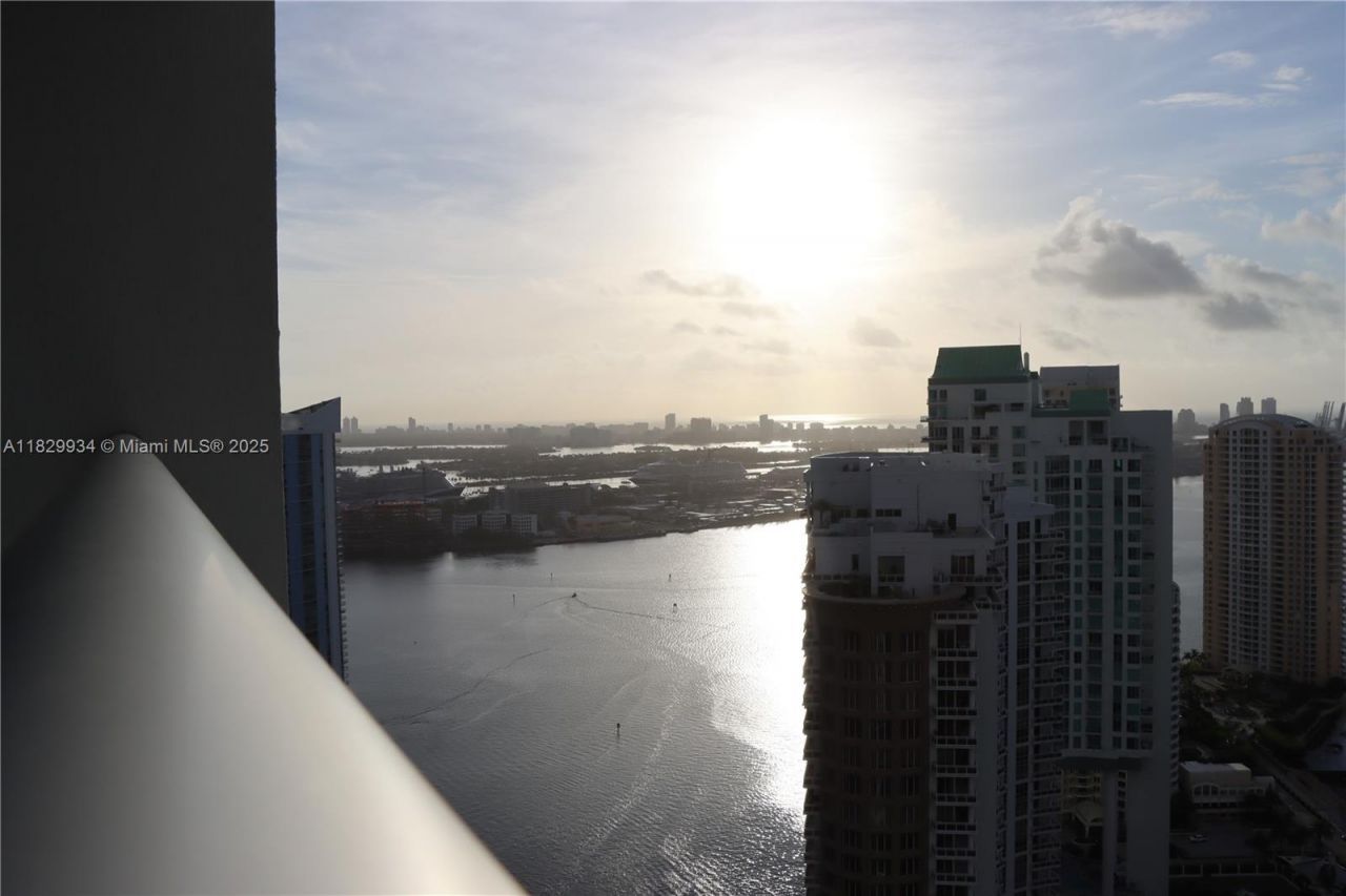 475 Brickell Ave, Unit 4207, Miami, FL 33131 Photo