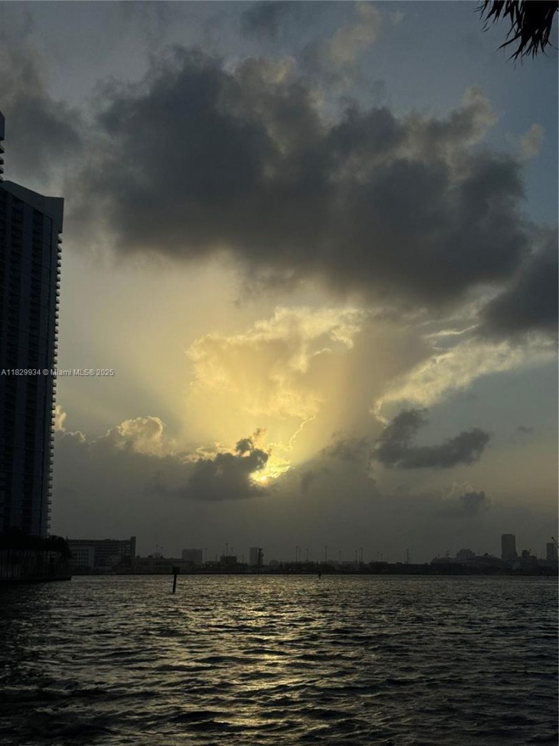 475 Brickell Ave, Unit 4207, Miami, FL 33131 Photo