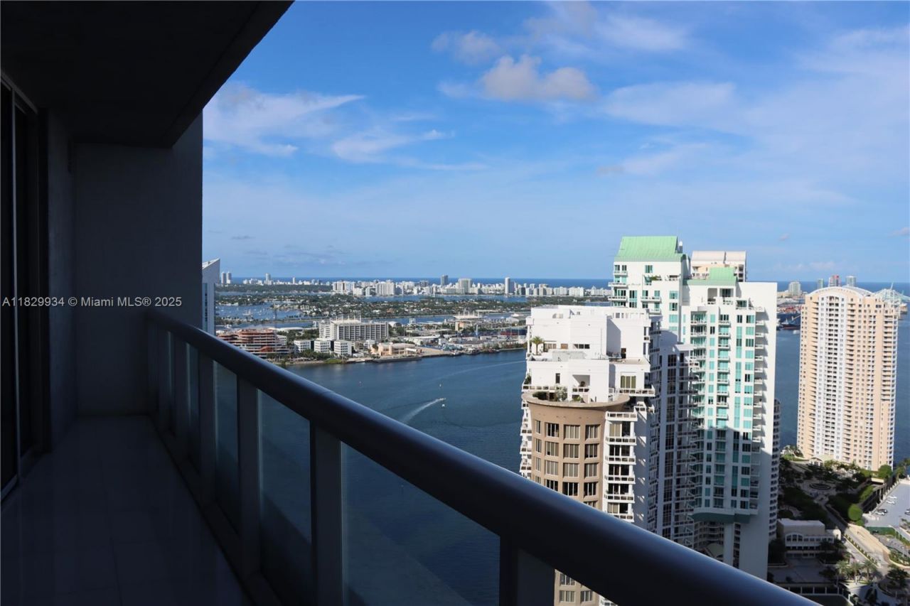 475 Brickell Ave, Unit 4207, Miami, FL 33131 Photo