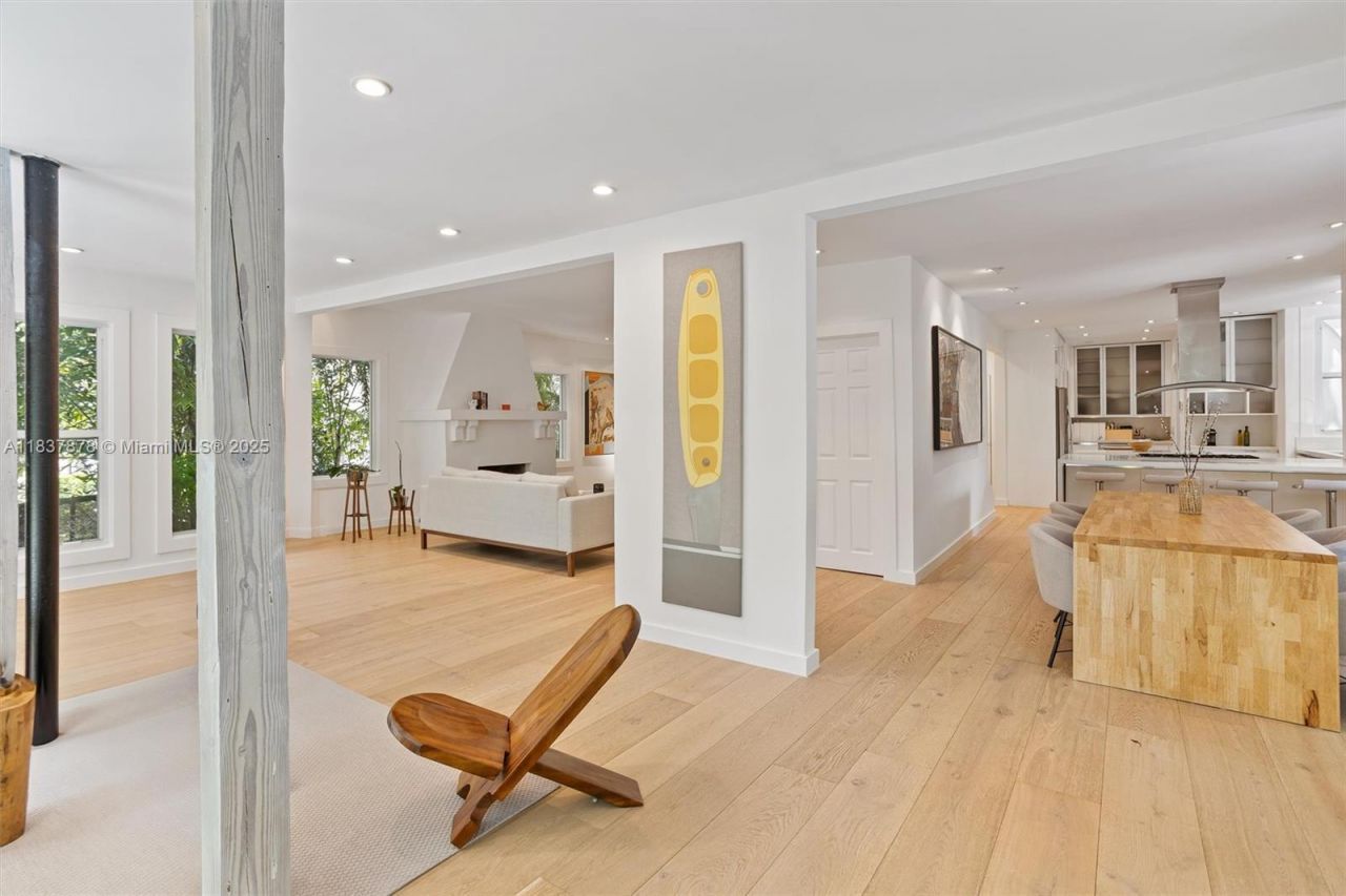 4286 S Douglas Rd, Miami, FL 33133 Photo