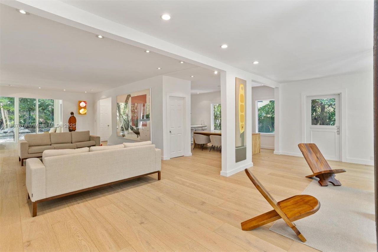 4286 S Douglas Rd, Miami, FL 33133 Photo