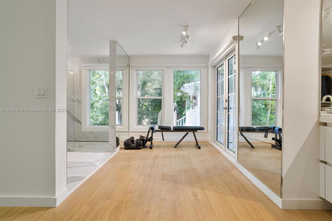 4286 S Douglas Rd, Miami, FL 33133 Photo