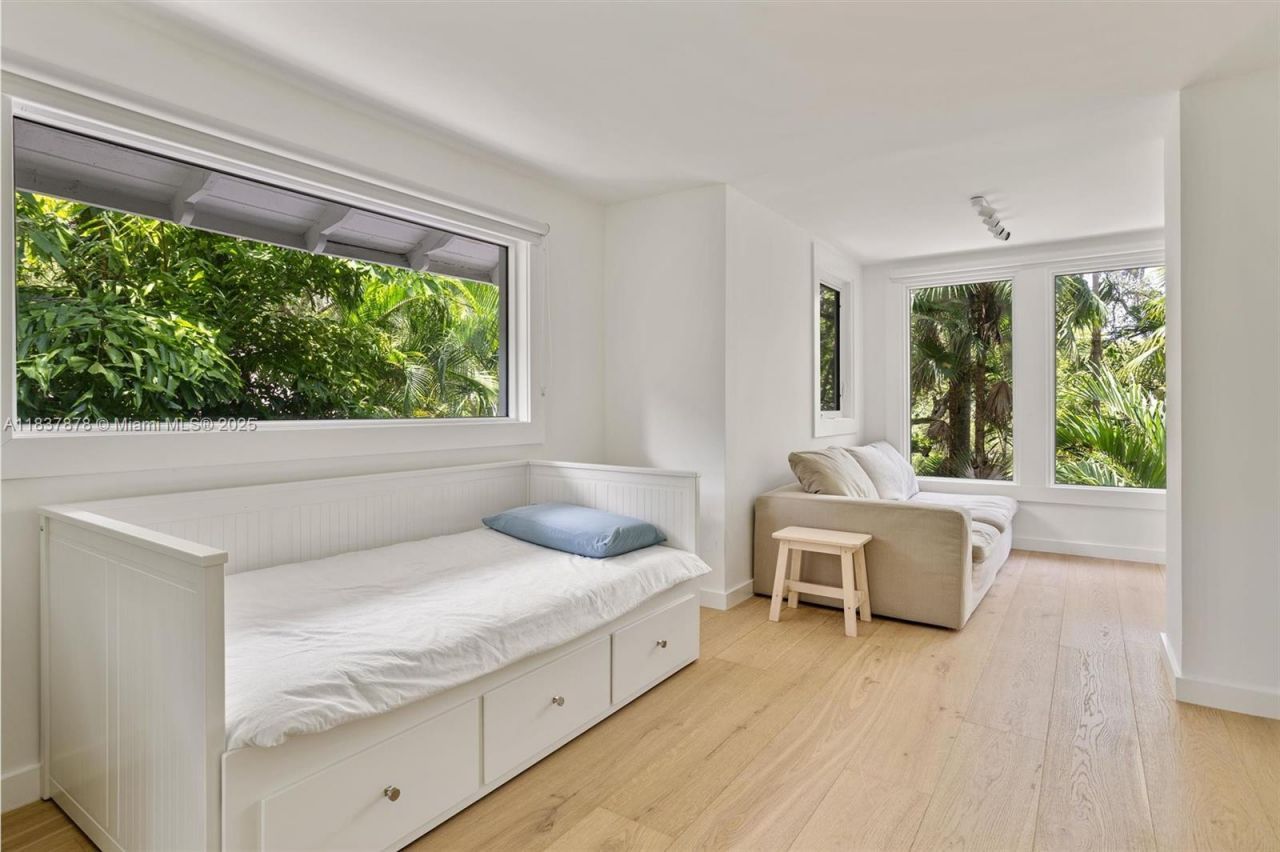 4286 S Douglas Rd, Miami, FL 33133 Photo