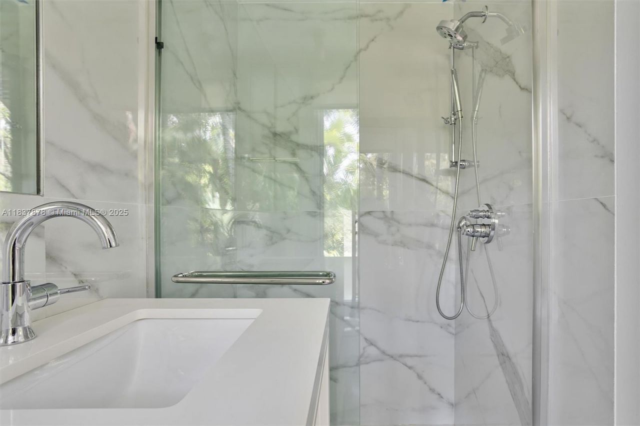 4286 S Douglas Rd, Miami, FL 33133 Photo