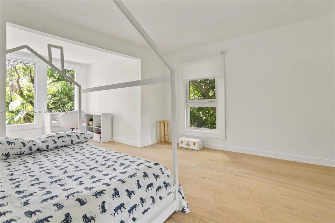 4286 S Douglas Rd, Miami, FL 33133 Photo