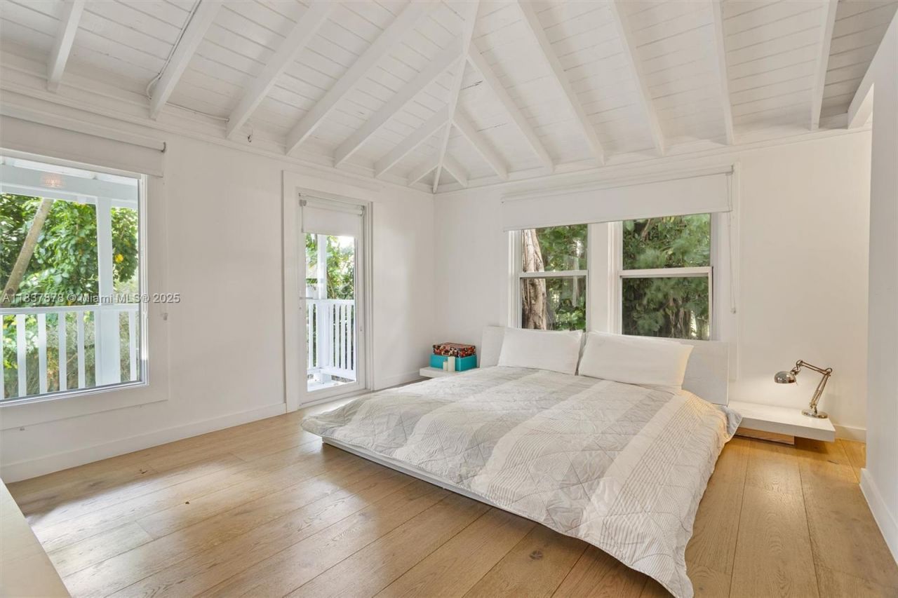 4286 S Douglas Rd, Miami, FL 33133 Photo