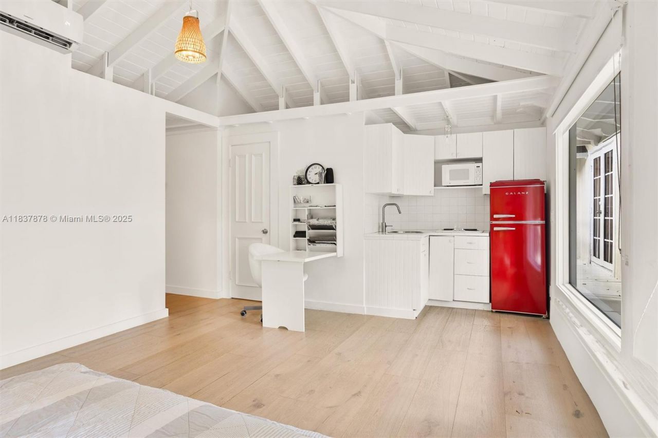 4286 S Douglas Rd, Miami, FL 33133 Photo