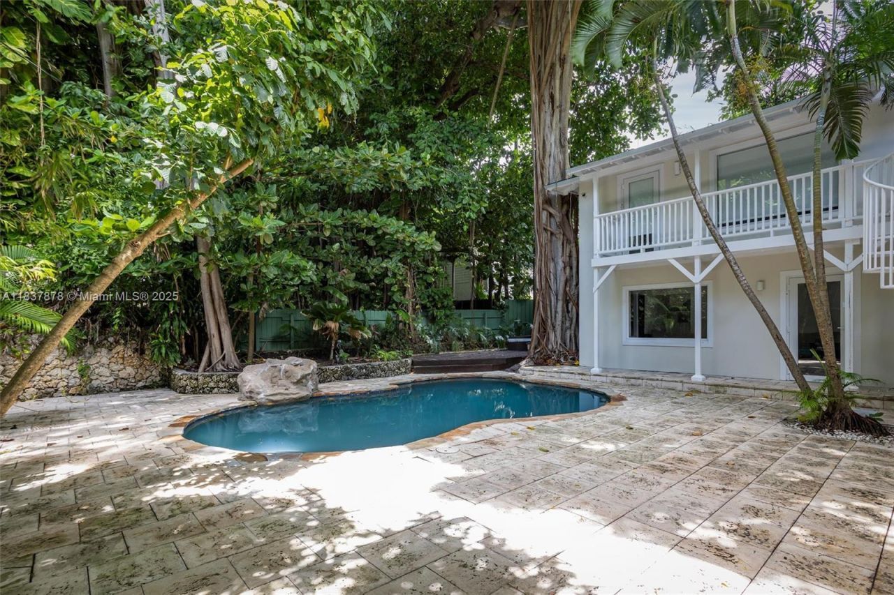 4286 S Douglas Rd, Miami, FL 33133 Photo