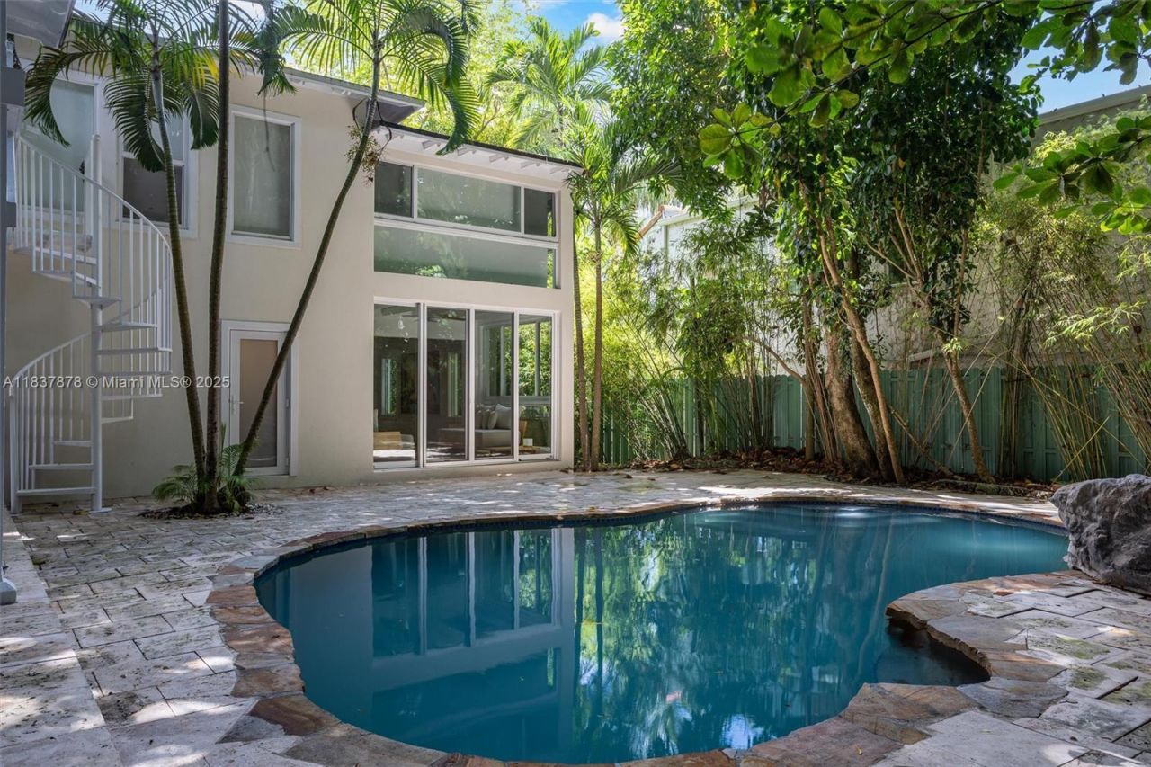 4286 S Douglas Rd, Miami, FL 33133 Photo