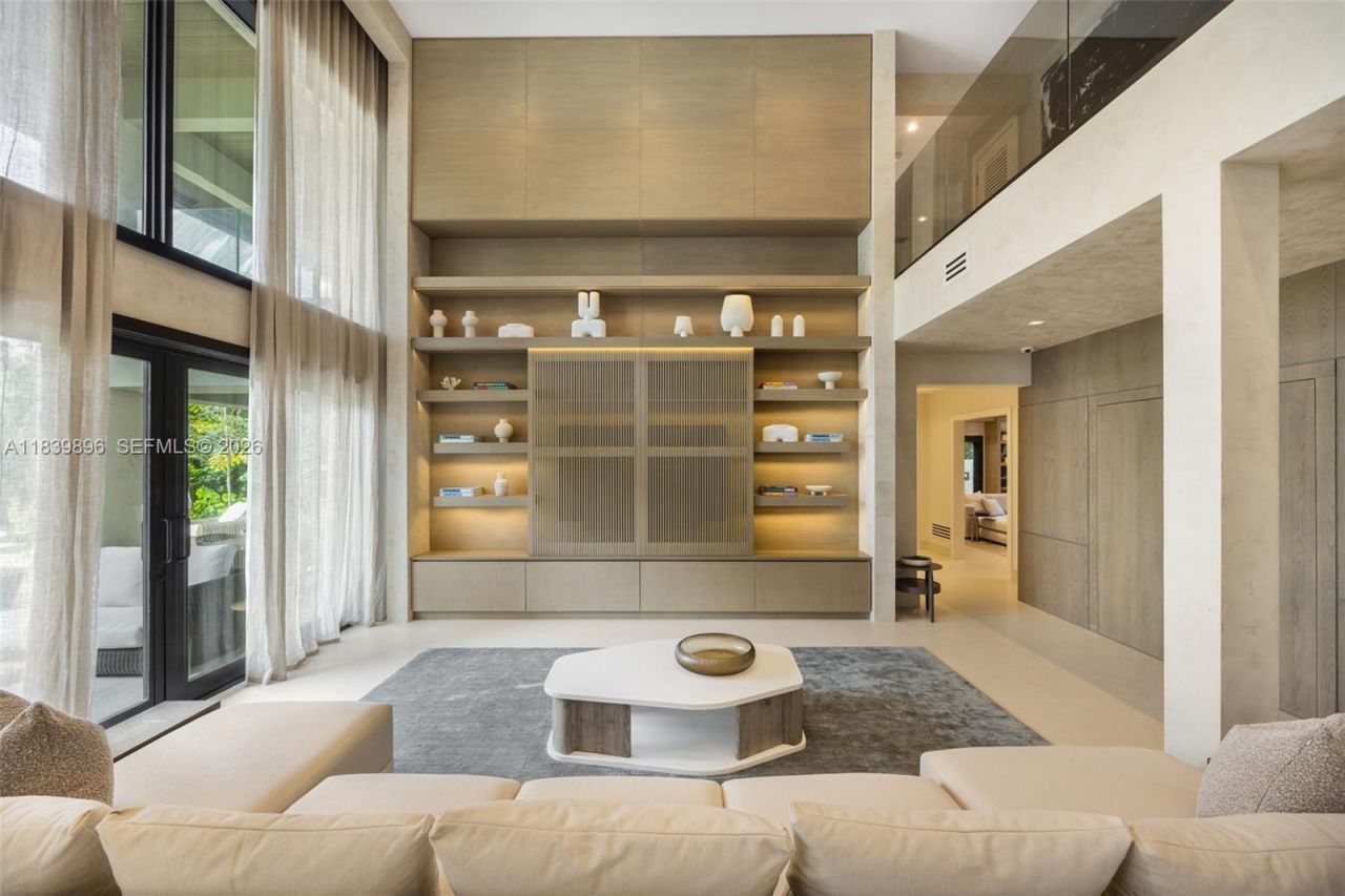 110 Holiday Dr, Hallandale Beach, FL 33009 Photo