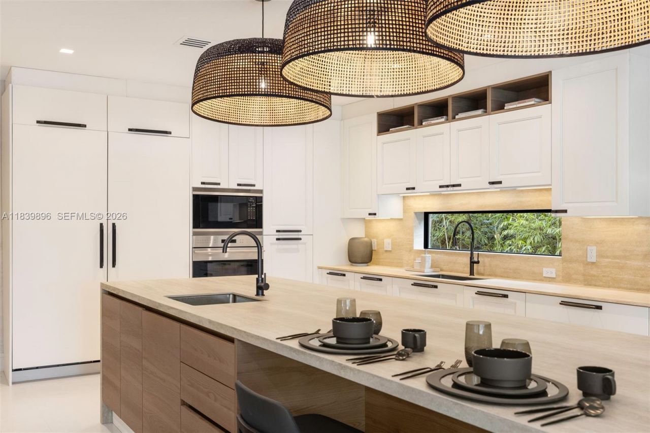 110 Holiday Dr, Hallandale Beach, FL 33009 Photo