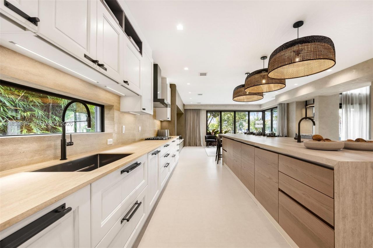 110 Holiday Dr, Hallandale Beach, FL 33009 Photo