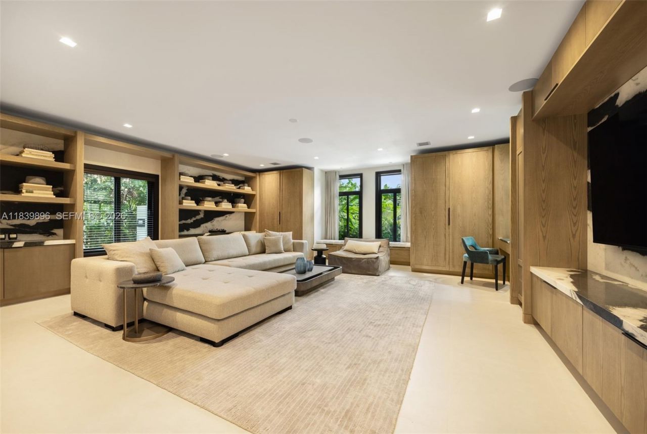 110 Holiday Dr, Hallandale Beach, FL 33009 Photo